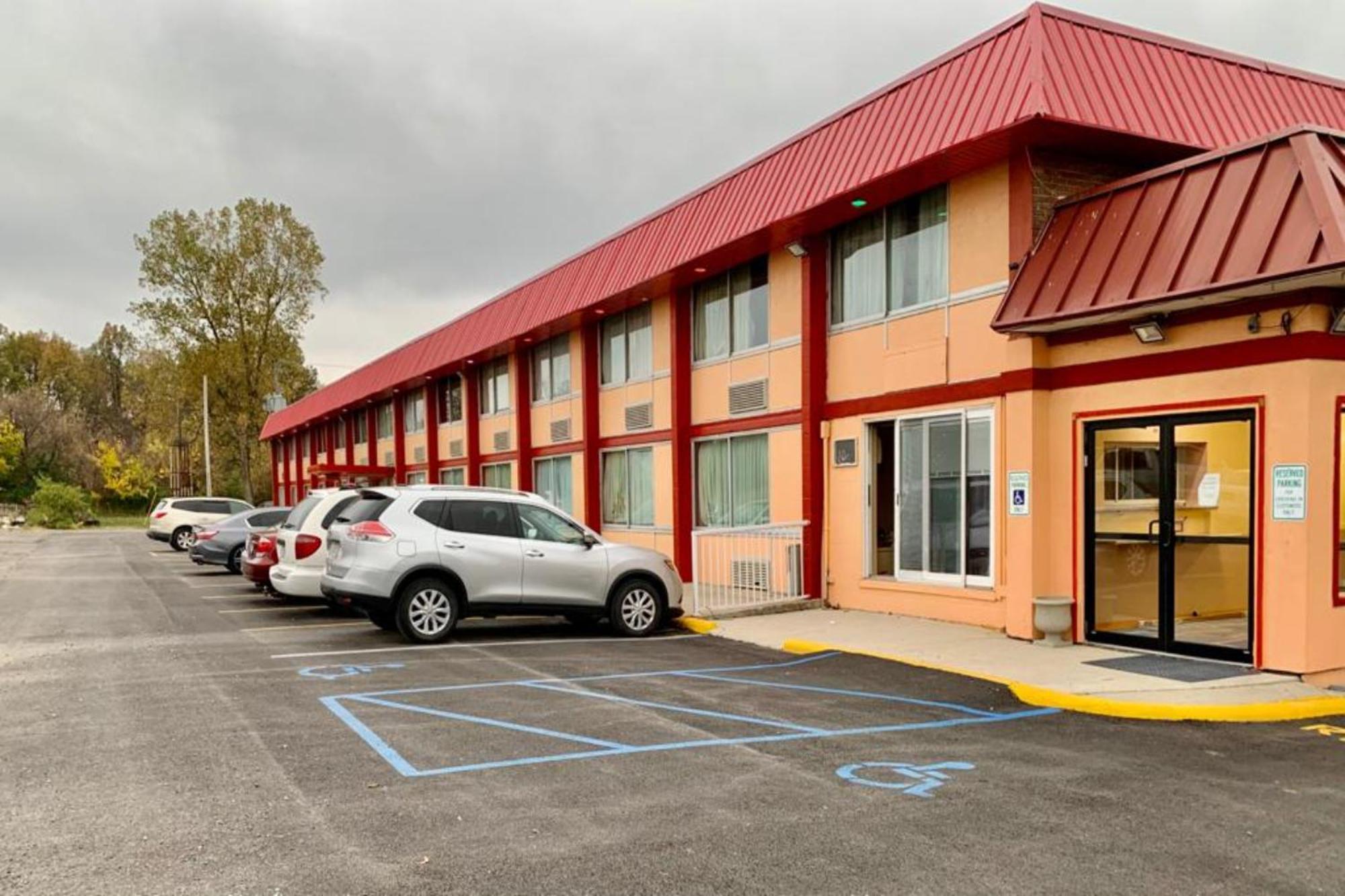 Red Carpet Inn & Suites Lima Exterior photo