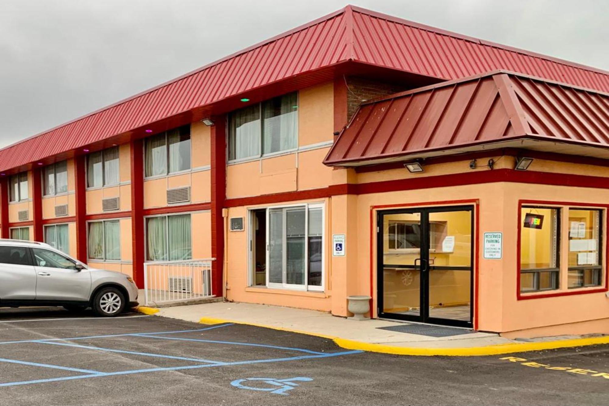 Red Carpet Inn & Suites Lima Exterior photo