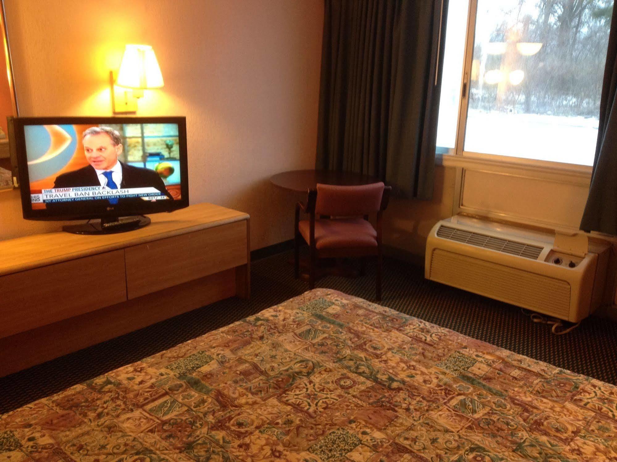 Red Carpet Inn & Suites Lima Exterior photo